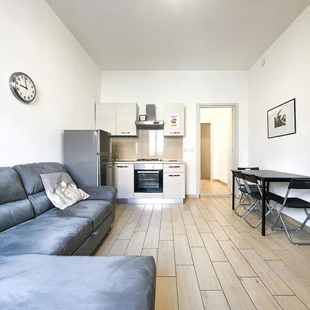 Along The Canal Smart Flat Naviglio - 4 People Корсико Екстериор снимка